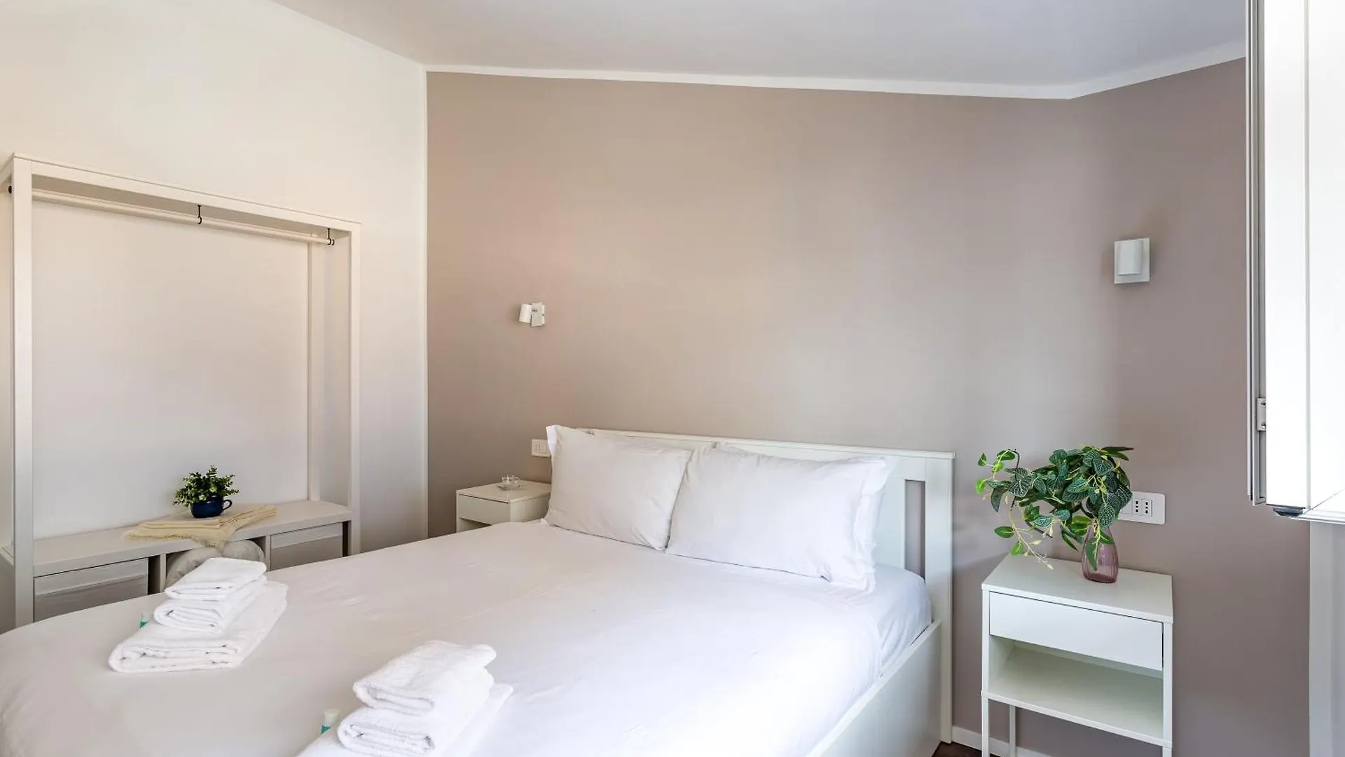 Iflat Bright Brand New 2-Bedroom Apt In Monti Róma 0*,