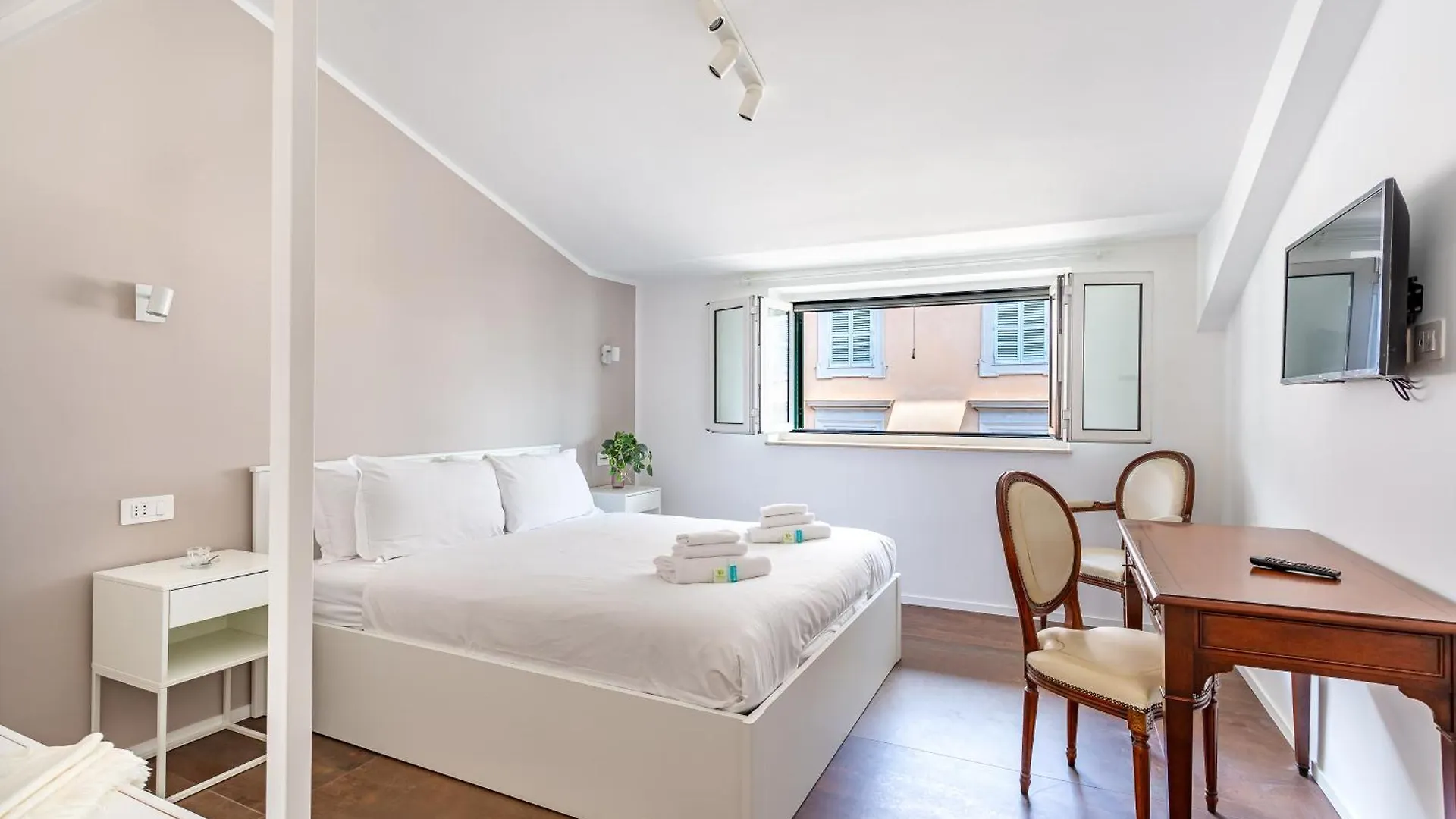 Iflat Bright Brand New 2-Bedroom Apt In Monti Rom
